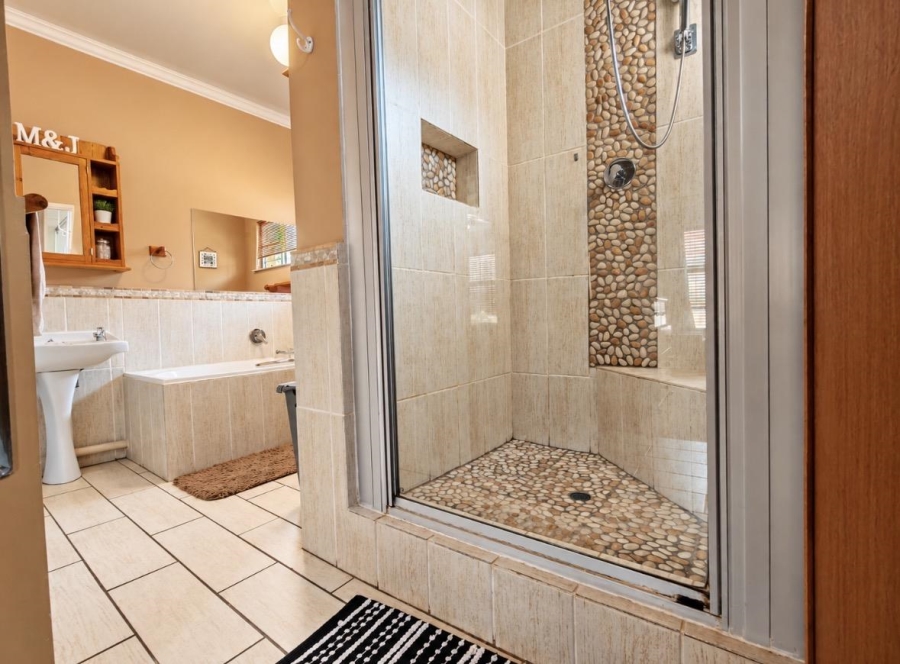 4 Bedroom Property for Sale in Pellissier Free State